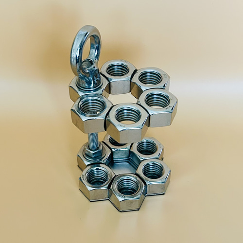 工業的で個性的なペン立て – ステンレス製 M16 & M8ナット＋ボルト仕様