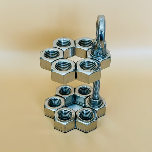 工業的で個性的なペン立て – ステンレス製 M16 & M8ナット＋ボルト仕様