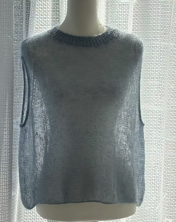 手編みノースリーブベスト　輸入毛糸使用 2枚目の画像