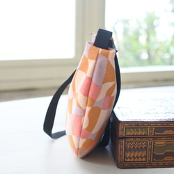 ［送料無料］フランス生地の半月ボディバッグ(カラフルイエロー)　カジュアル　大人ボディバッグ 7枚目の画像