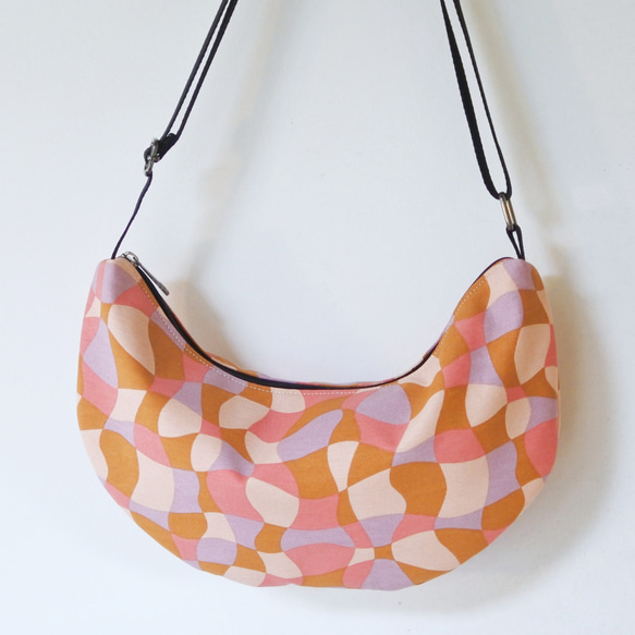 ［送料無料］フランス生地の半月ボディバッグ(カラフルイエロー)　カジュアル　大人ボディバッグ 3枚目の画像