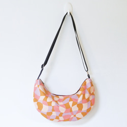 ［送料無料］フランス生地の半月ボディバッグ(カラフルイエロー)　カジュアル　大人ボディバッグ 1枚目の画像