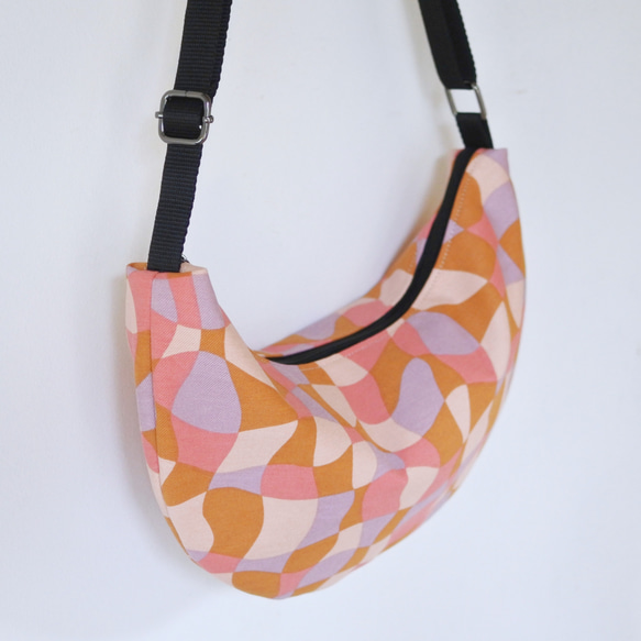 ［送料無料］フランス生地の半月ボディバッグ(カラフルイエロー)　カジュアル　大人ボディバッグ 4枚目の画像