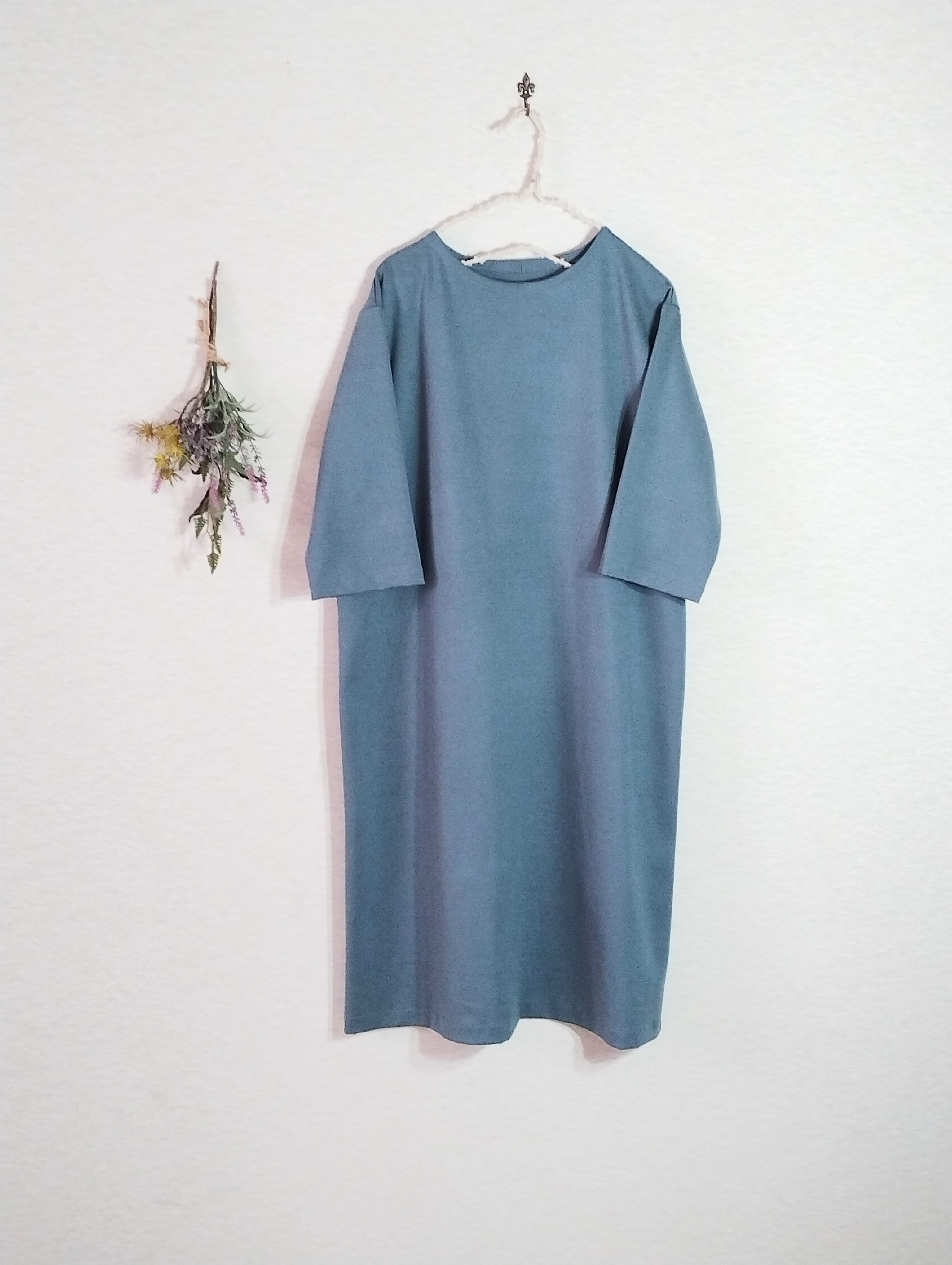 すっきりシンプル ニットのワンピース 4,000円