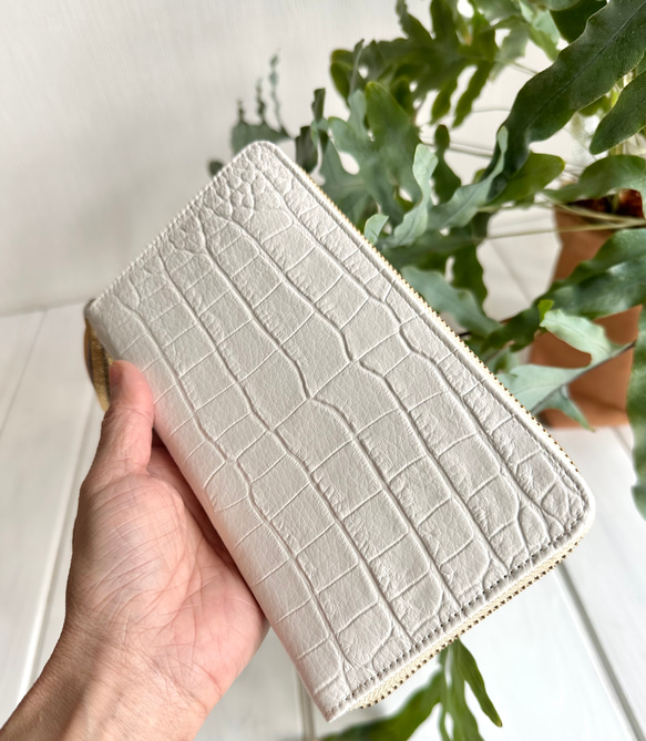 収納力重視！長財布〈TORON〉whiteホワイトクロコ型押しモデル 3枚目の画像
