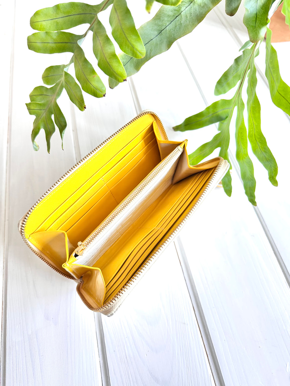 収納力重視！長財布〈TORON〉whiteホワイトクロコ型押しモデル 8枚目の画像