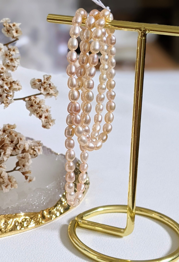 【再販】淡水パール ライス コーラル 3.5㍉ 40cm 貫通穴 パール ビーズ チャーム 2枚目の画像