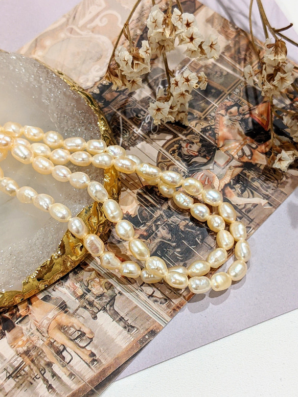 【再販】淡水パール ライス クリーム 4㍉ 40cm 貫通穴 パール ビーズ チャーム 1枚目の画像