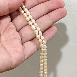 【再販】淡水パール ライス クリーム 4㍉ 40cm 貫通穴 パール ビーズ チャーム 5枚目の画像