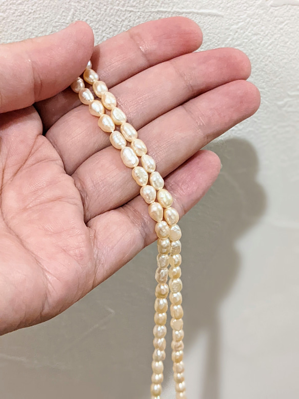 【再販】淡水パール ライス クリーム 4㍉ 40cm 貫通穴 パール ビーズ チャーム 5枚目の画像