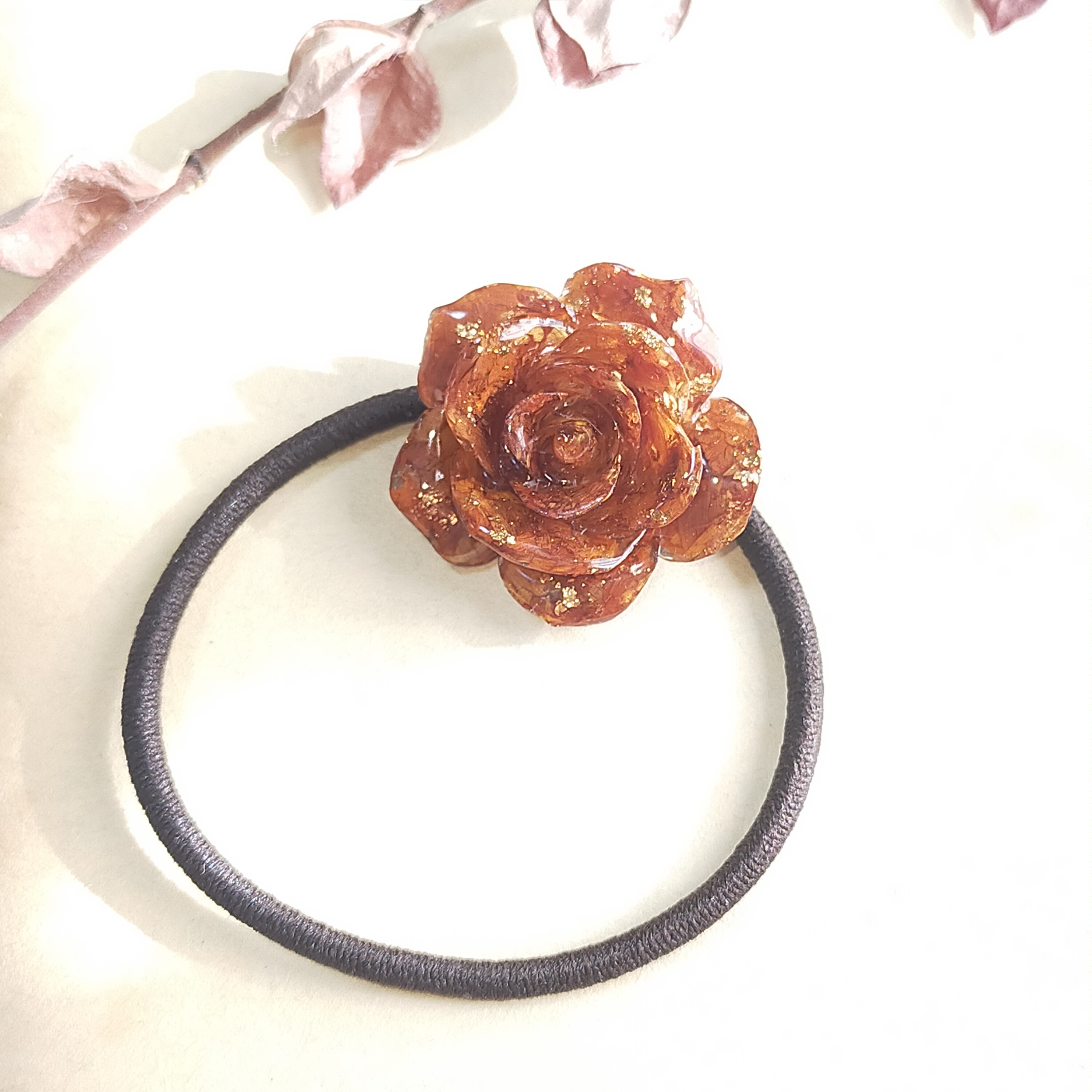 〜テラコッタのアンティークローズヘアゴム〜　 ヘアゴム　バラ　ばら　ドライフラワー　プレゼント　花　薔薇　オレンジ　秋春