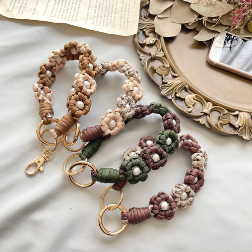 受注制作】パラコードで作ったお花のハンドストラップ スマホケース