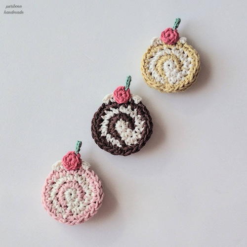 ハンドメイド　ベビーヘアクリップ  マカロン　ケーキ スタイ・よだれかけ