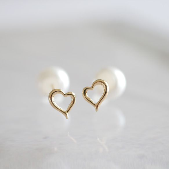 K10 可愛迷你心型耳環/耳環，珍珠背，金色，雙向 第7張的照片
