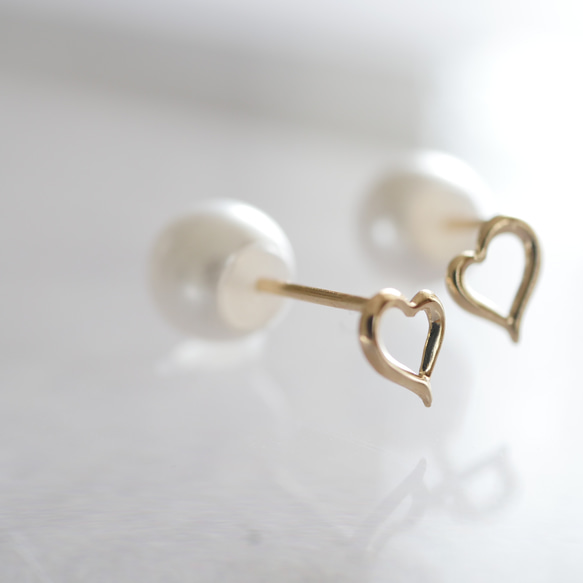K10 可愛迷你心型耳環/耳環，珍珠背，金色，雙向 第3張的照片
