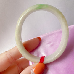 【新入荷】本翡翠保証‼️天然翡翠氷糯種薄緑色バングル　内径約56.2mm 鑑定書付 新入荷】本翡翠保証‼️天然翡翠氷糯種薄緑色バングル 内径約56.2mm