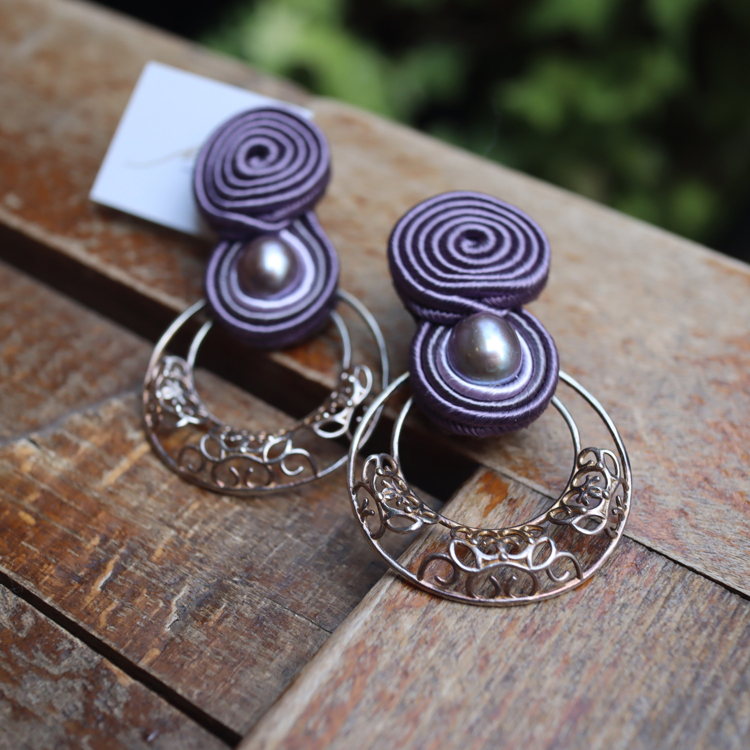 ソウタシエ　透かしパーツ　淡水パール　紫　チタン　ピアス