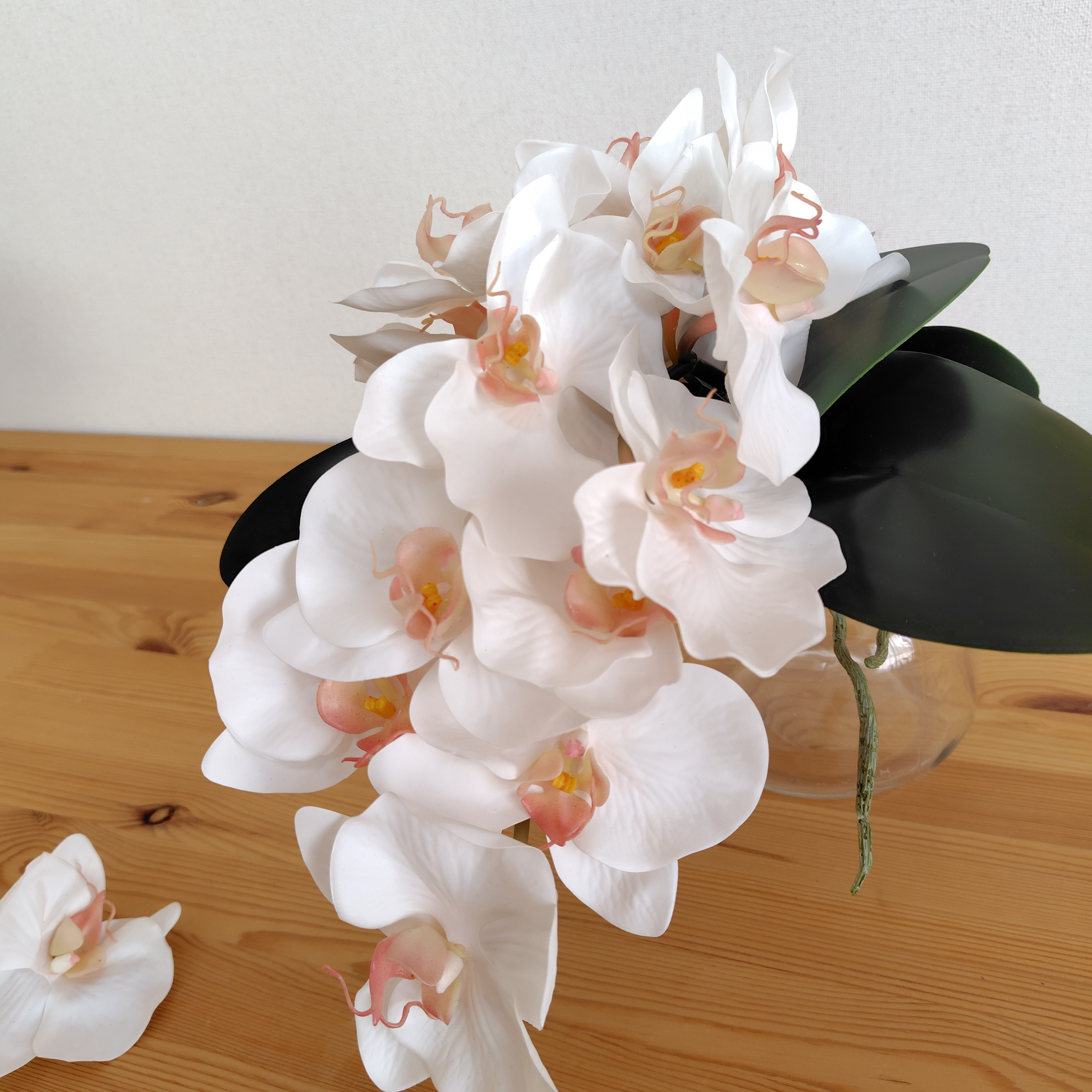 和装も似合う　コチョウランのブーケ