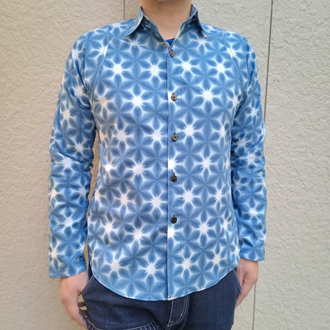 長袖和柄シャツ（雪花絞り風）藍色