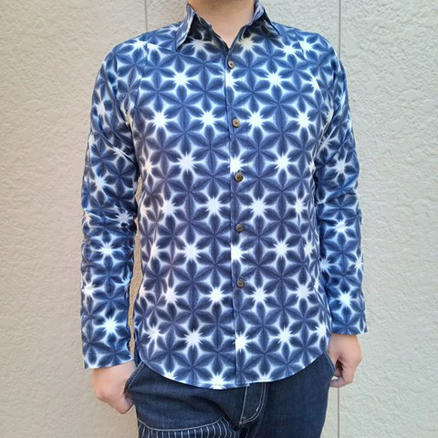 長袖和柄シャツ（雪花絞り風）濃藍