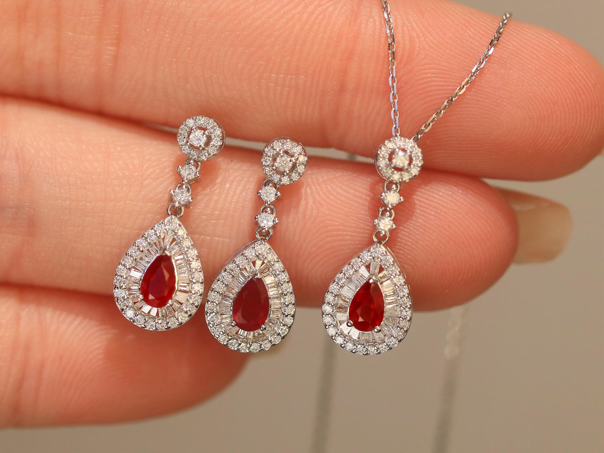 ルビーペンダントトップピアスセットk18