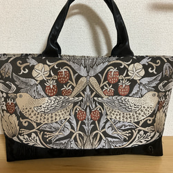 ハンドメイド　大きいトートバッグ　ウィリアムモリス　いちご泥棒　川島織物 送料無料！ウィリアム・モリスの「いちご泥棒」ジャガード織り