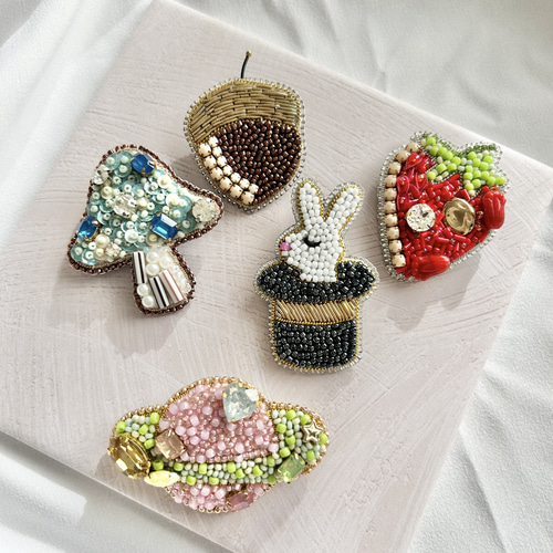 1点限り♪ミナペルホネン希少skyflower女の子ブローチ ハンドメイド  