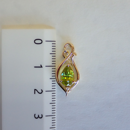 スフェーン ペアシェイプカット ペンダントトップ k18イエロー