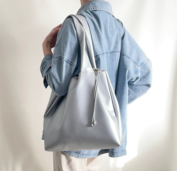 シルバーエコレザー　トートバッグ　L 1枚目の画像