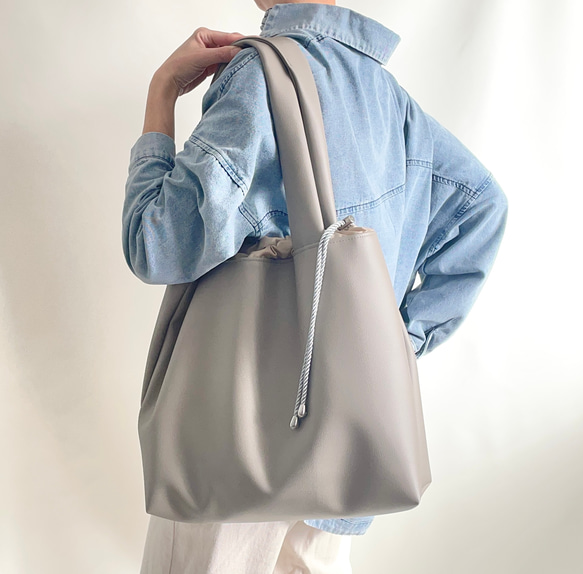 グレージュエコレザー　トートバッグ　L 1枚目の画像