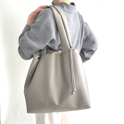 グレージュエコレザー　トートバッグ　L 2枚目の画像