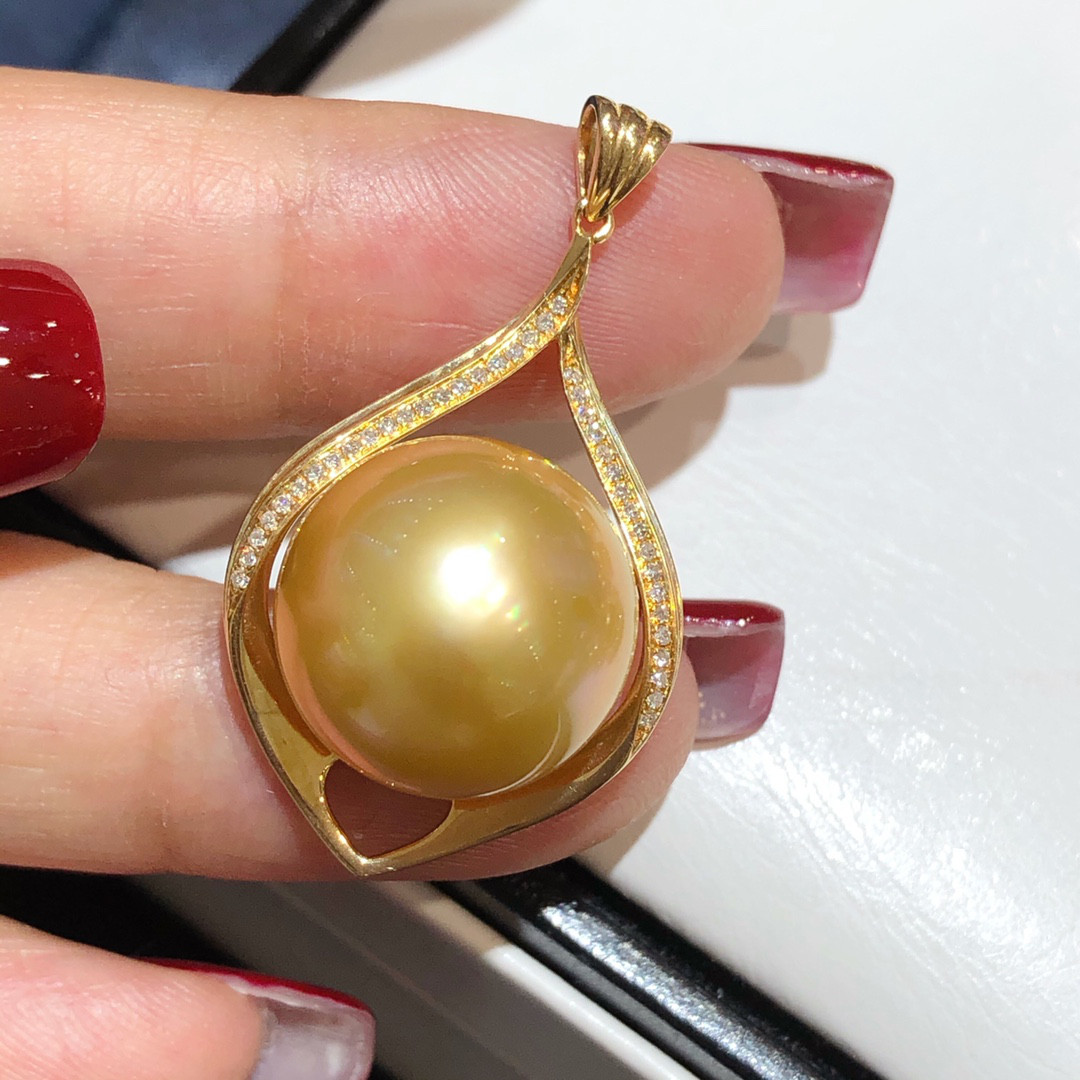 【高級】南洋真珠　ダイヤモンド付きペンダントトップk18