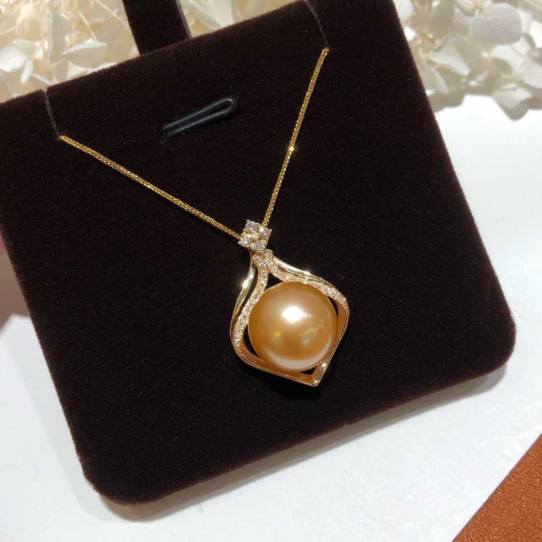 【高級】南洋真珠　ダイヤモンド付きペンダントトップk18