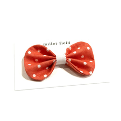 millet field 大きめまぁるいリボンのヘアクリップ(コーラルオレンジにドット柄)ベビー&キッズ　春色 1枚目の画像