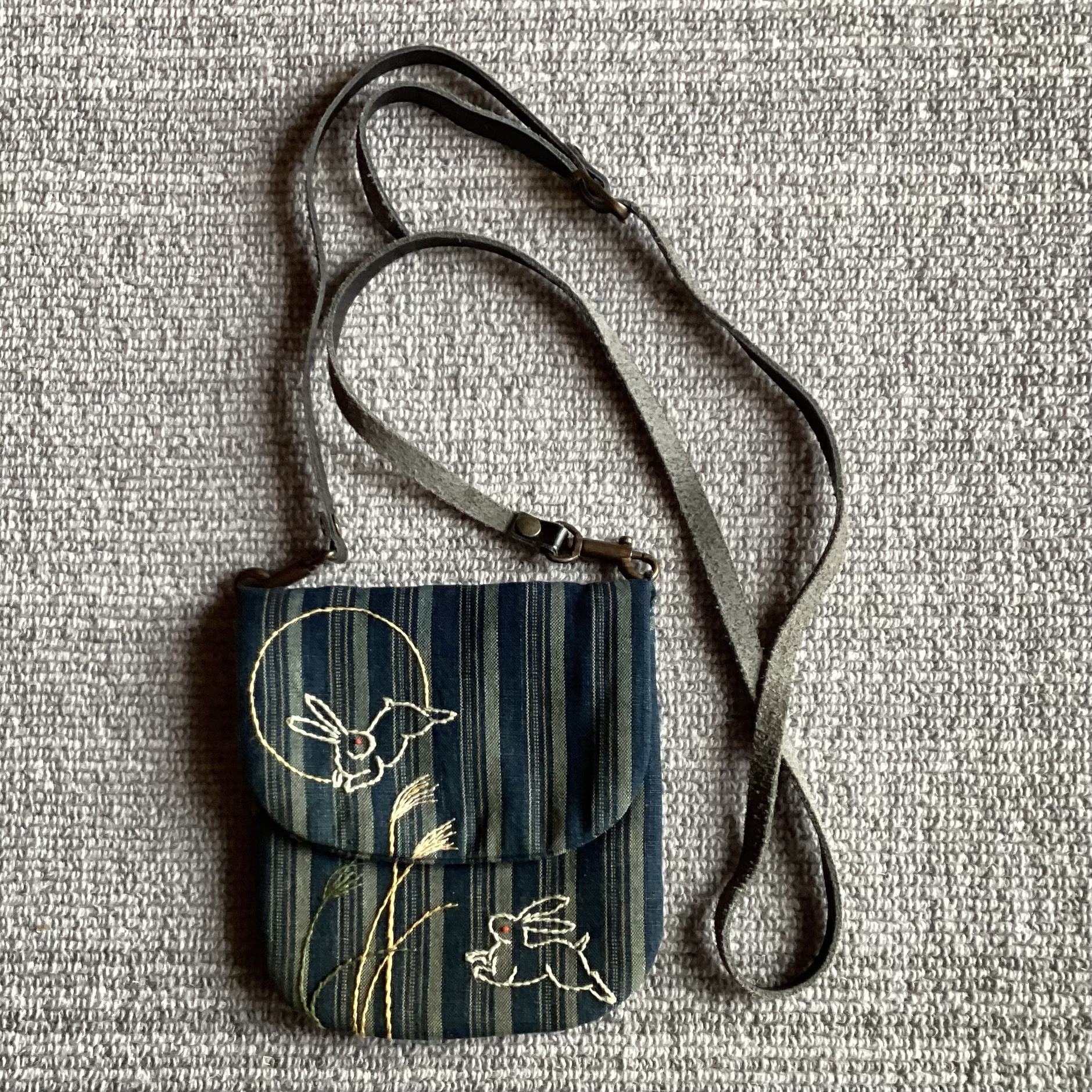 藍縞にうさぎのポシェット