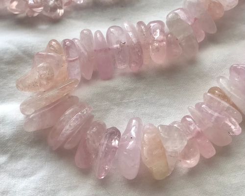 490 桃の花が満開です AAAモルガナイト 8〜10石 ピンク色のアクア