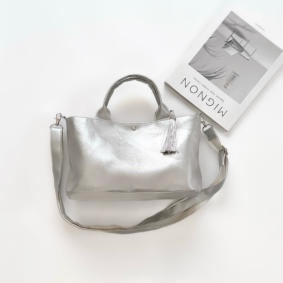 ＼大人気／軽くて撥水エコレザーと帆布の2wayオーバルトートバッグ【シルバー】梅雨対策2025 1枚目の画像