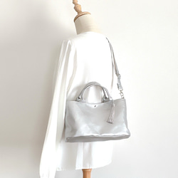 ＼大人気／軽くて撥水エコレザーと帆布の2wayオーバルトートバッグ【シルバー】梅雨対策2025 5枚目の画像