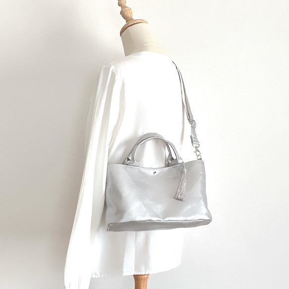 ＼大人気／軽くて撥水エコレザーと帆布の2wayオーバルトートバッグ【シルバー】梅雨対策2025 5枚目の画像
