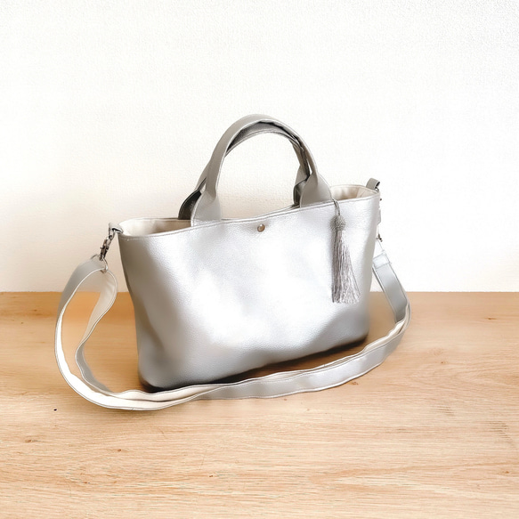 ＼大人気／軽くて撥水エコレザーと帆布の2wayオーバルトートバッグ【シルバー】梅雨対策2025 8枚目の画像