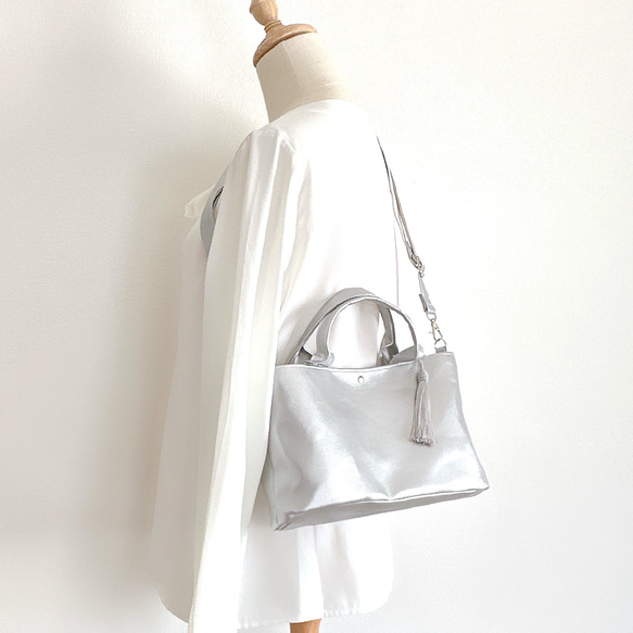＼大人気／軽くて撥水エコレザーと帆布の2wayオーバルトートバッグ【シルバー】梅雨対策2025 6枚目の画像