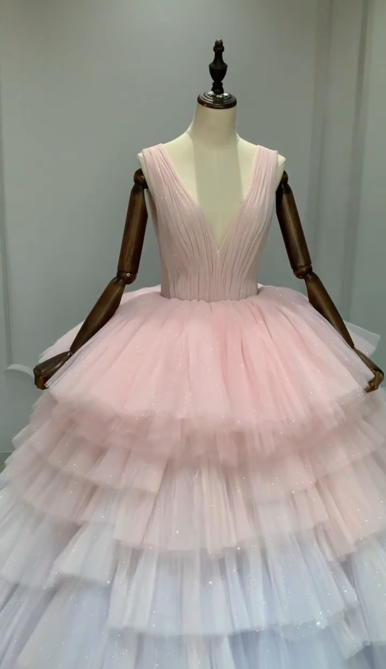 買わないと損　グラデーション　キラキラドレス　袖無し　ピンク　目立つ　抜群　チュール　編み上げ　プリンセス前撮りお呼ばれ