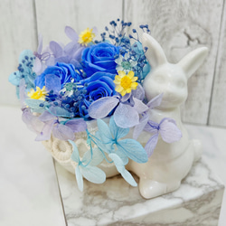 ぱんだ❣️うさぎのブルー系ブリザードフラワーアレジ❣️ミニカゴ付き❁⃘*.゜ ぱんだ様専用❣️うさぎのブルー系ブリザードフラワーアレジ