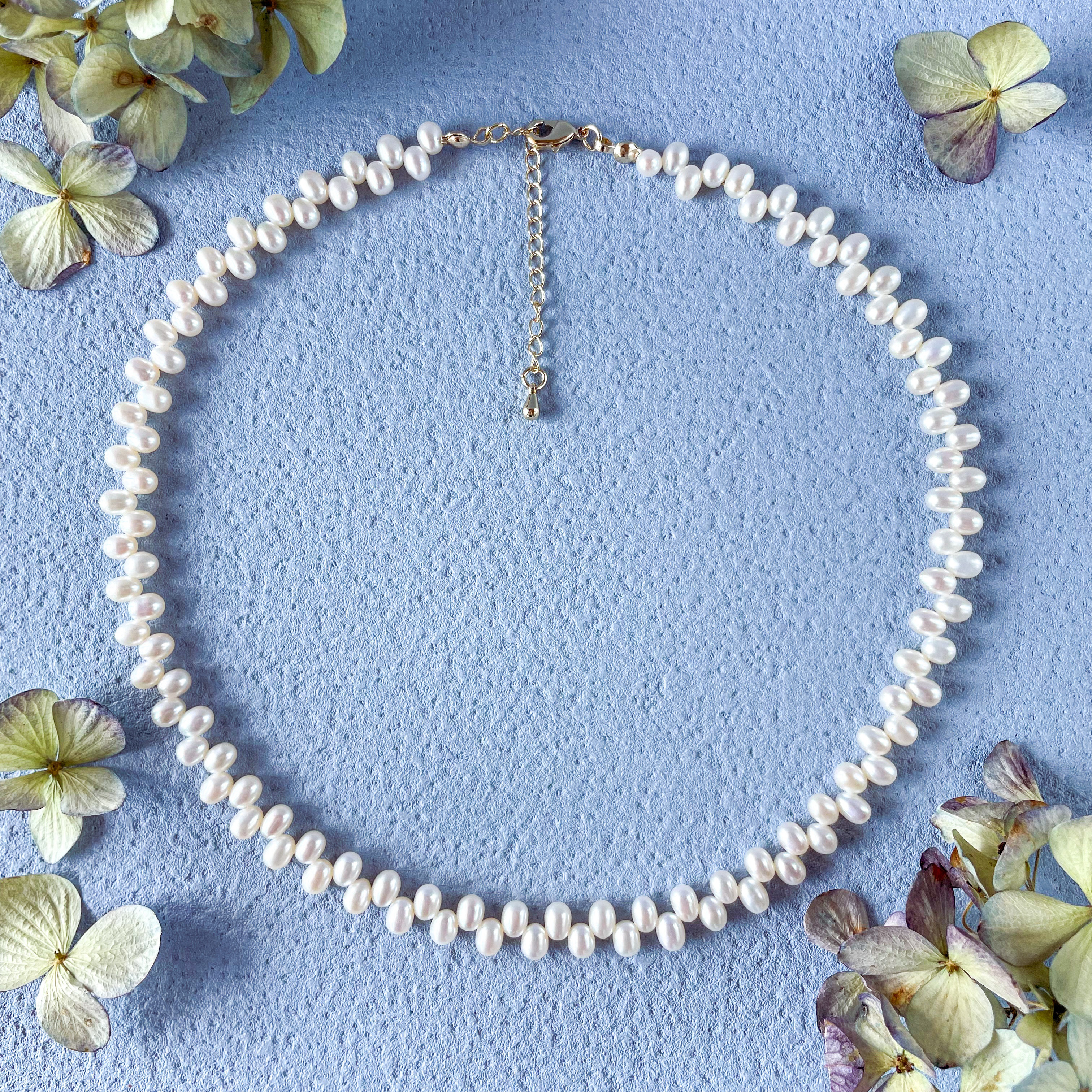 花やかパールが首元を飾るネックレス / ふんわりオフホワイト 淡水パール 14kgf 定番 フォーマル 入学式 結婚式