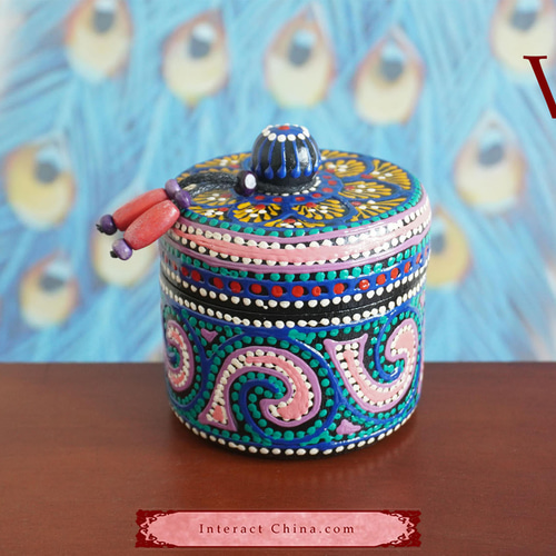 タイの職人が一つ一つこだわりを持って色塗り・装飾した、整理