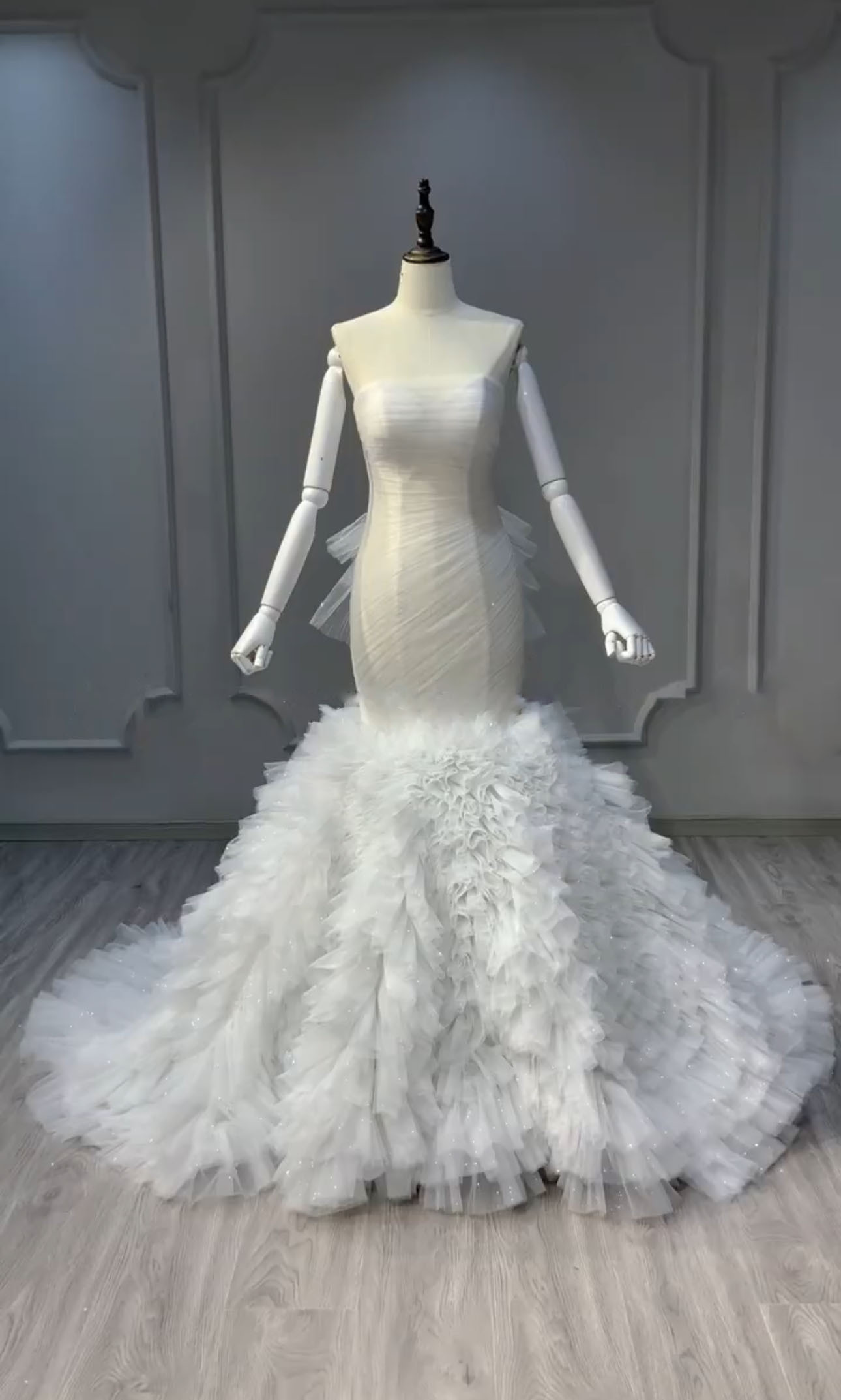 高級感溢れる　お色直し　ギャザースカート　胸フリル　ホワイト　マーメイド　チュール　オリジナル　ウェディングドレス前撮り