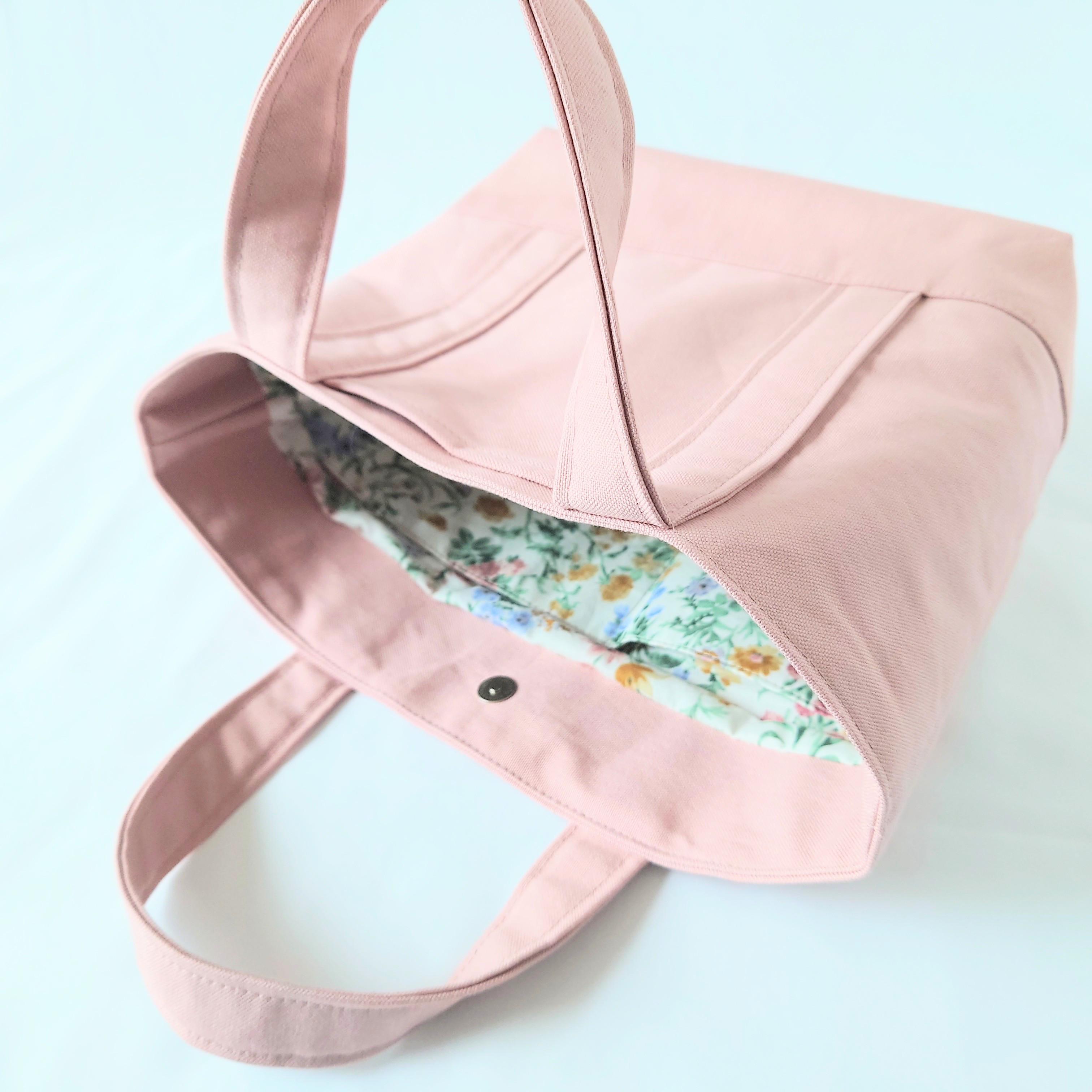 整理整頓仕切り水筒ホルダー内ポケット国産綿100％丈夫長持ち帆布無地×花柄スモークピンクトートバッグ小さめ母の日ギフト