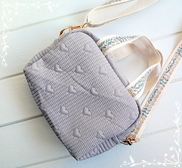 2way手刺繍＆ハートヌビ＆リバティ☆スリーピングローズ☆小ぶりなショルダー 2way手刺繍＆ハートヌビ＆リバティ☆スリーピングローズ☆小ぶり