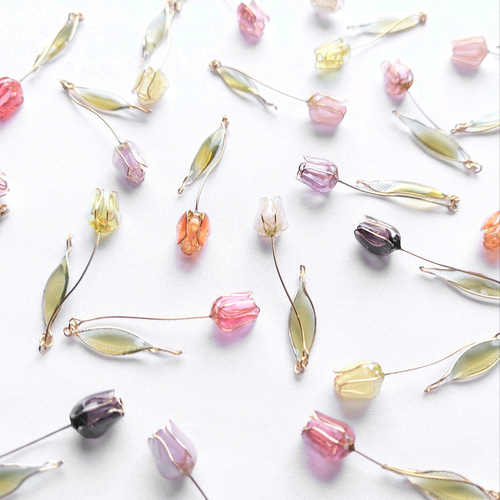 No.606-A 水彩画風☆カラフル☆リーフ型☆レジンピアス・イヤリング  