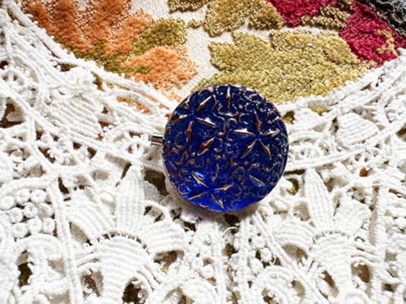 チェコガラス　ネコのブローチ チェコガラス ネコのブローチ